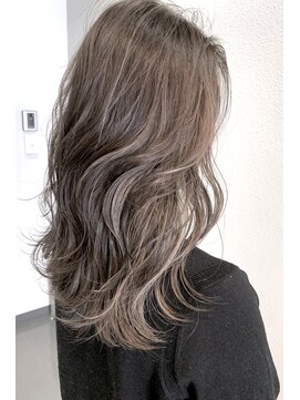 アリーシャ バイ アルティナ(Alisha by artina) ハイライトカラー×波巻きロング[Alisha相模大野]