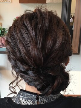 ヘアアンドメイク フルール(FleuR) ゆるふわアップスタイル