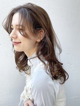 シュリット(schritt) 大人ガーリーウェーブ×小顔バング schritt mutsuki