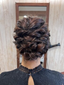 ルチル(Rutile) 一日中崩れないアップスタイル