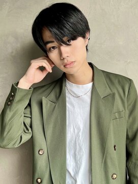 キュー(Cue_) ナチュラルストレート七三センターパート