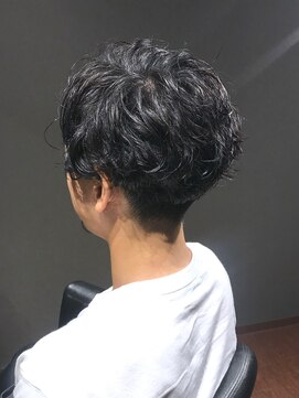 ビーダンディー(Bee dandy) ビジネスツーブロック 前下がり無造作カールパーマ アップバング