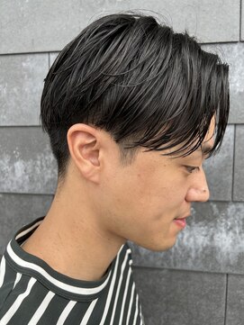 ヒュイル バイ ニアウ(Hwyl by Niau) メンズマッシュセンターパートスパイラルパーマニュアンスパーマ