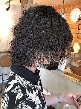 ビスクヘアデザイン(bisq hair design) ［メンズ/メンズカット/スパイラルパーマ/眉カット］