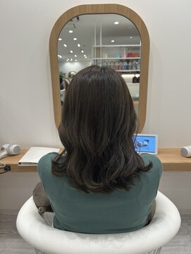 アドラーブル ココロ 新潟(adorable CoCoLo) ナチュラル透明感オリーブグレージュ