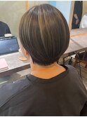 ハイライト　丸みショート　デザインカラー　艶トリートメント