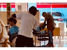 スタイリストアシスタント共に切磋琢磨してお客様を満足させます