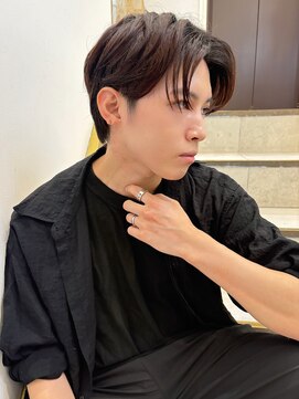 トルネード(TORNADO) センターパートツーブロック束感モテる黒髪フェザーパーマt61