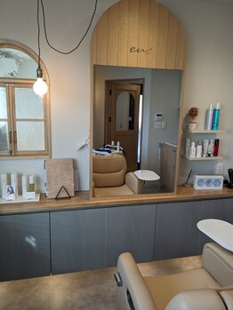 【極上のサロンタイム♪】完全個室のプライベート空間◎周りを気にせずゆったりお過ごしいただけます。