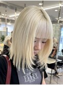 ハイトーン切りっぱなしショートボブホワイトブロンドベージュ