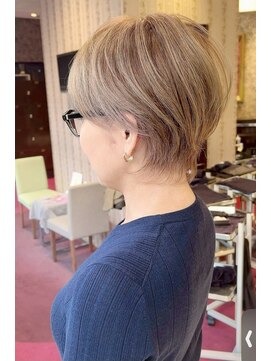 アース 大曽根店(HAIR&MAKE EARTH) earthショートレイヤーボブミルクティー丸みショートボブ