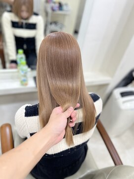 カリーナ(CARINA) ブラウンベージュ/透明感上がります◎