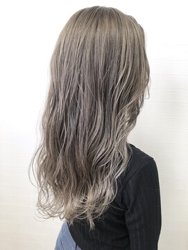 ディスオモテサンドウ 表参道(This OMOTESANDO) 【This OMOTESANDO表参道】抜け感がキレイシルバーグレージュ☆