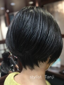 サロンデピレ 襟足の綺麗なショートボブ #黒髪#丸みショートボブ