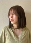 アースカラー×ミディアムヘア×シースルーバング