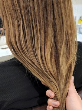 インビテーション(invitation) ハイトーンベージュ