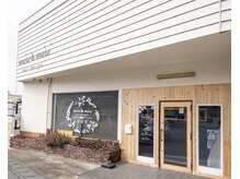 ミリミリ(miri miri)の雰囲気(ミリミリの大きなマークが目印です!駐車場もあります♪)