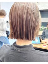 ロット 横浜(lot)&nbsp;ぱつっとボブ/切りっぱなし/柔らかベージュカラー[横浜駅]