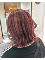 ギネス(Giness)&nbsp;カシスレッドハイライト×くびれヘアスタイル