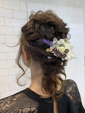 スタンス(stance) たっぷり編み込みでガーリーアレンジ［恵比寿/恵比寿駅］