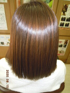 トータルビューティーサロンカワニシ カラー・トリートメント