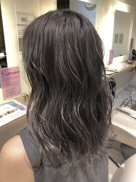 ルー(loup) グレージュ/ダブルカラー/髪質改善/鎖骨ミディアム/天神/大名