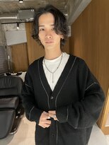 アン モラ(Un mora)&nbsp;センターパート/ニュアンスパーマ/ワンカールパーマ