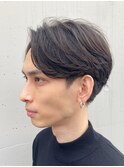 センターパートスパイラルパーマツーブロック刈り上げメンズヘア