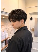 タヒエメンズ 谷町(tahie Men’s) フェザーパーマ/フェードカット/ツーブロック/センター分け