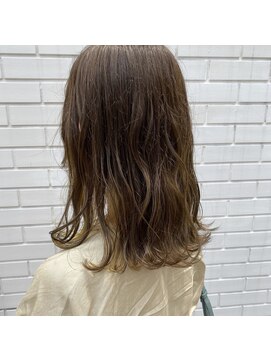 フェンヘアーアイス 中目黒(Fen.hair ici) インナーカラー　イエロー ユル巻きボブ