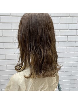 フェン ヘアーアイス(Fen.hair ici) インナーカラー　イエロー ユル巻きボブ