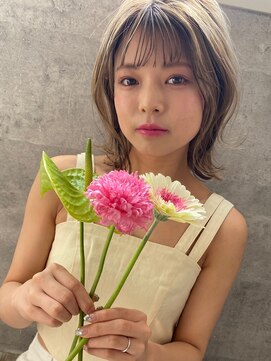 カナモ(Canamo) ボブレイヤー シアーグレージュ 外ハネ くびれスタイル