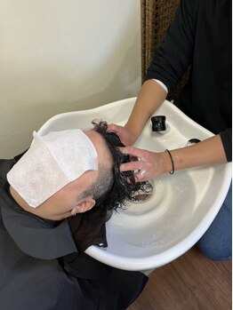 ケティアイングルック(KTYA in GLUCK)の写真/頭皮の状態に合わせて商材使用/毛髪に作用し、髪のケアはもちろんリラックス効果を誘います…♪
