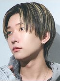 金髪ハイライトカラーハイトーンカラーセンターパートウルフ