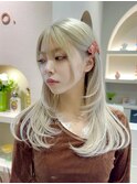レイヤーカットブロンドホワイトブリーチ顔まわりレイヤー