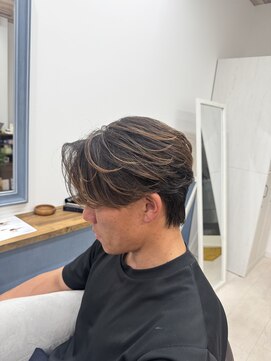 イロ 成田(iLo) メンズヘア毛流れセンターパートスタイル