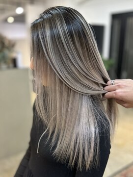 メリー オオサカ(Merly Osaka) 心斎橋/バレイヤージュ/レイヤーカット/海外レイヤー