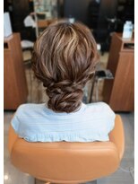 ゼル 郡山駅前(ZELE) シニヨンヘアアレンジ