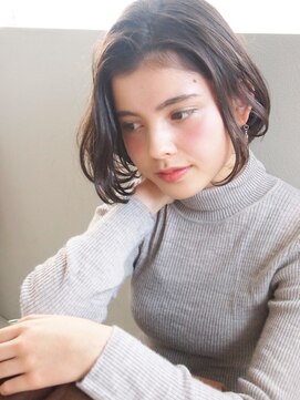 コス(kos) 『nanuk＊UEKI』外国人の地毛のような赤みのないベージュカラー