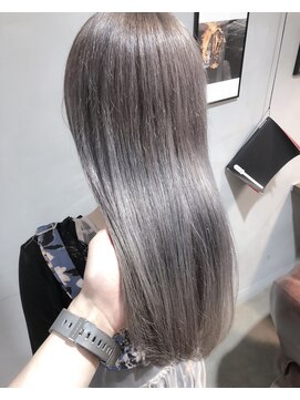 ジーナ(XENA) ホワイトグレージュ