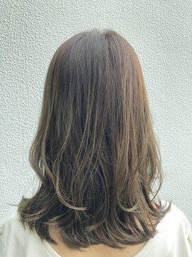 ヴァロ(Valo) 20代/30代/40代//インナーカラー/くすみオリーブ