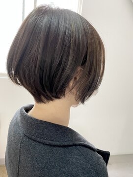 リルア 博多(LIRUA) 前下がりショート×ショートボブ