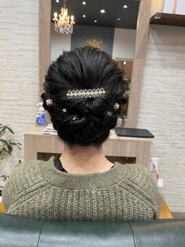 モアヘアー(MORE-HAIR) アップ