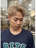 ホワイトベージュ/メンズブリーチカラー/アップバング