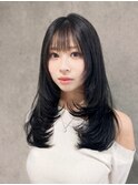 黒髪ブルーブラックレイヤーカット前髪あり