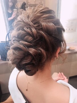 マジックマッシュ(Magic Mush) 編み込みシニョンアップ