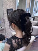 黒リボン×ポニーテールで大人可愛いヘアアレンジ