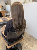 赤みを抑えた寒色ベージュ