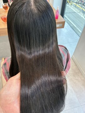 エクラバイケンジ(ECLAT byKENJE) 40代に人気|酸性縮毛矯正でうねり解消ストレート