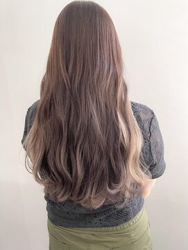 セルカ 新宿(CERCA) 外国人風ホワイトイヤリングカラー【CERCA新宿/新宿西口】